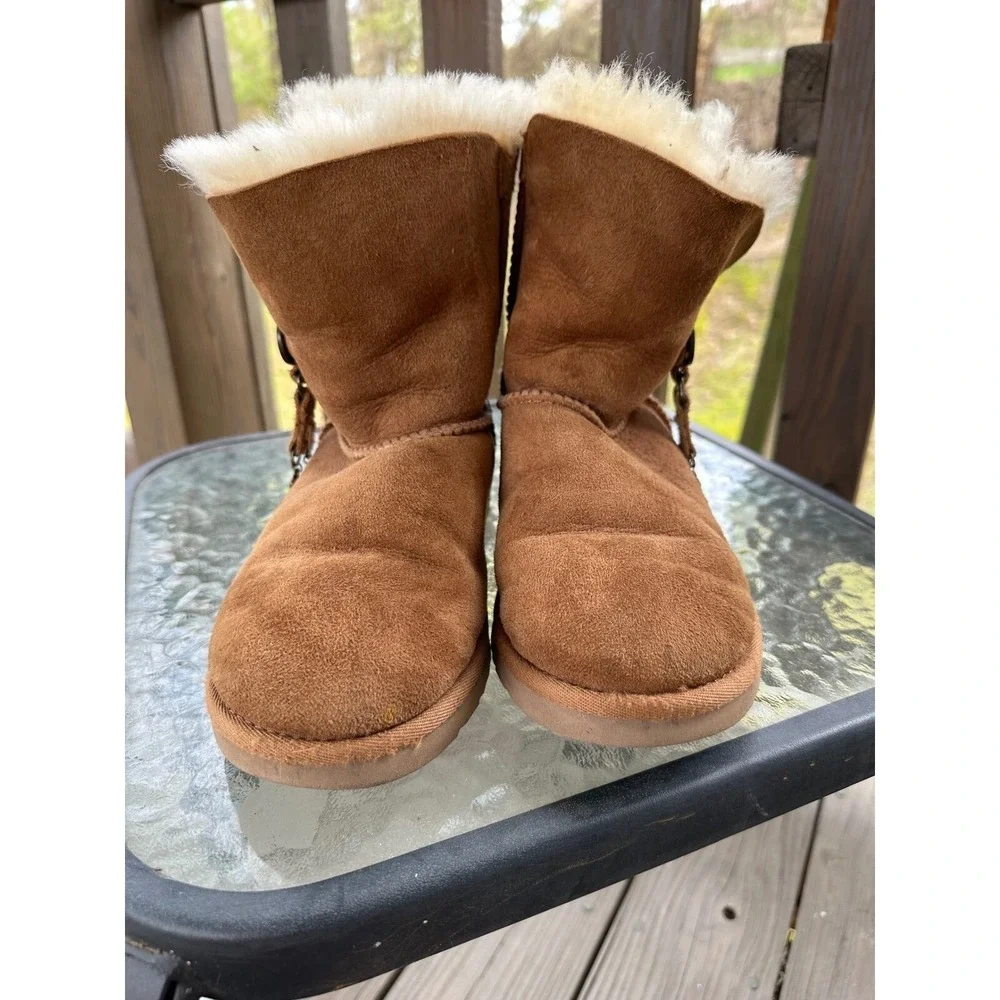 UGG Australia Bailey Charm Suede Leather Coastal Charms‎ Womens Size 6